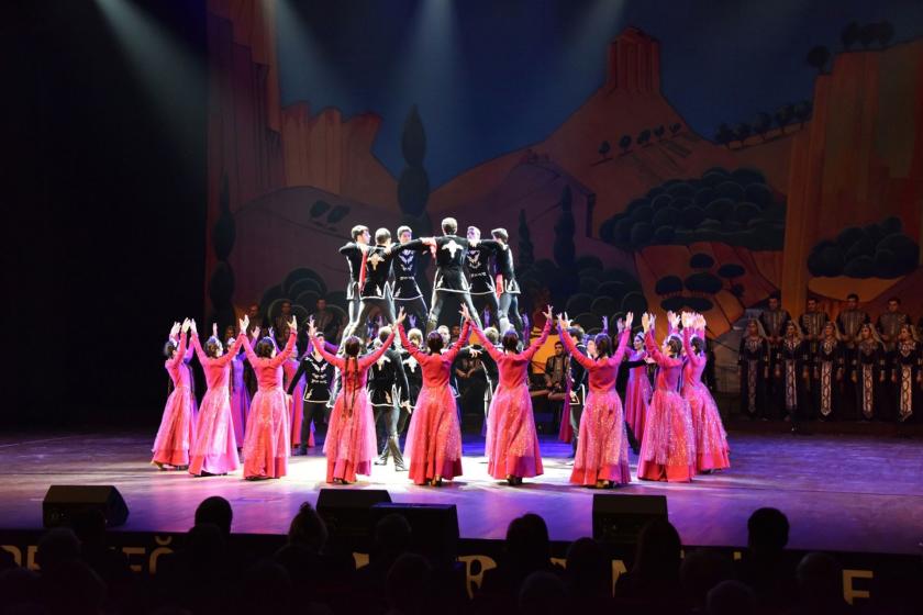 Ermeni halk dans topluluğu 40’ıncı yılını kutluyor