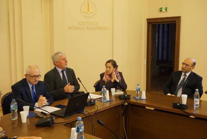 Taner Akçam Litvanya’da Soykırımın inkarı konulu konferans verdi