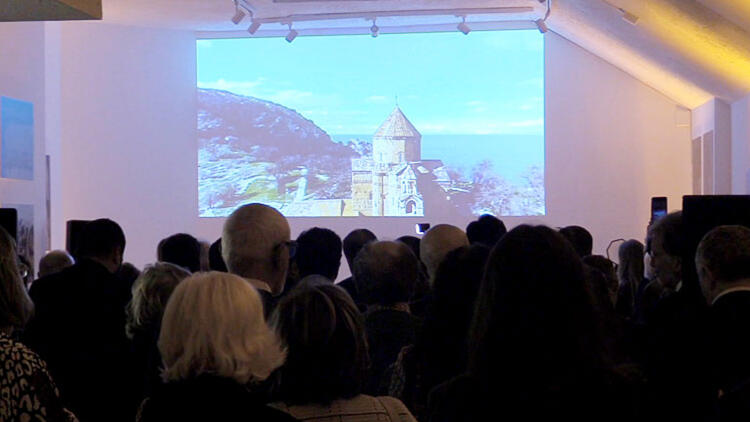 Londra’da Akhtamar’ın Kutsal Haç Ermeni Kilisesinin fotoğraf sergisi açıldı