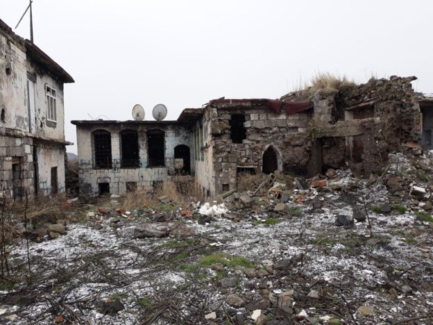 Sur’da güvenlik önlemi alınan bölgede define kazısı yapılmış