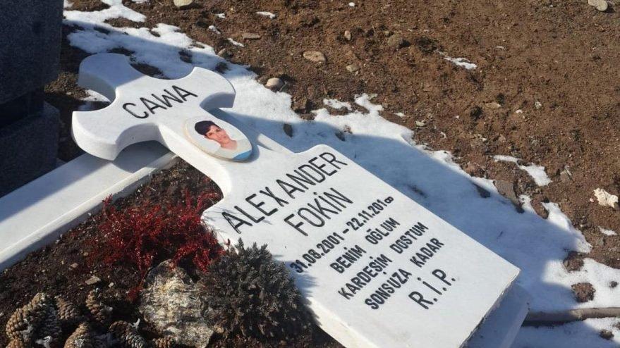 Yavaş talimat verdi, o mezarlar onarıldı