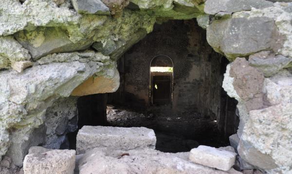 Gümüşhane’de defineciler Yeşildere Kilisesi’ni talan etti