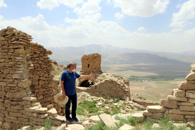 Defineciler 250 yıllık Ermeni manastırını tahrip etti