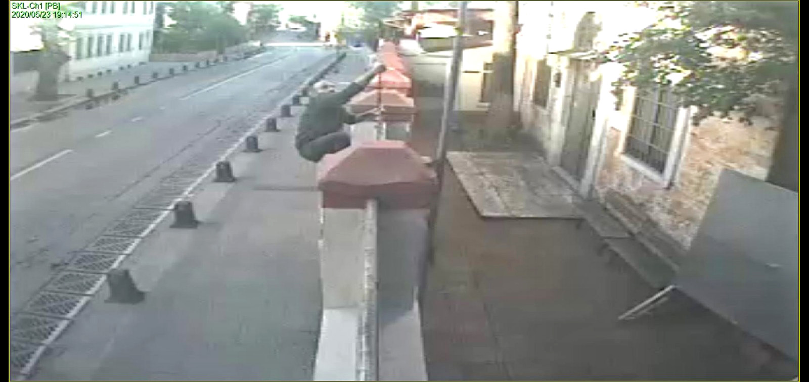 Kuzguncuk Kilisesi’nin haçını söküp yere atan kişi tutuklandı