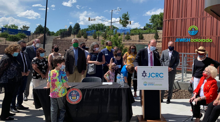 Colorado Valisi devlet okullarının müfredatına Ermeni Soykırımı’nın dahil edilmesini talep eden tasarıyı imzaladı