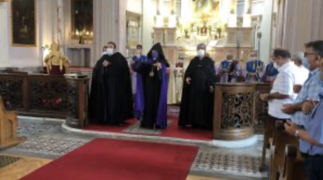 Ermeni Apostolik Kiliselerinde, 4 Ay Sonra İlk Kez “Halka Açık” Kutsal Sunu Ayini Gerçekleştirildi