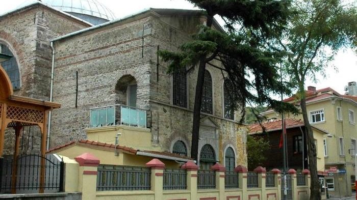 Kuzguncuk kilisesinin haçını söken kişi tahliye edildi