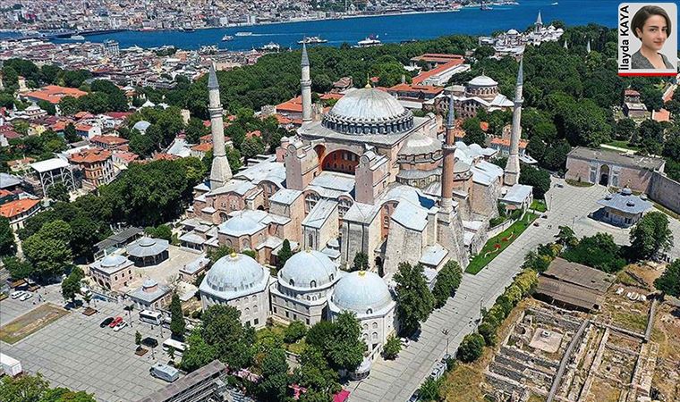 Gölgesinde’ kitabının editörlüğünü yapan Prof. Arıboğan, Ayasofya’yı değerlendirdi: Ayasofya’nın etkileri olacak
