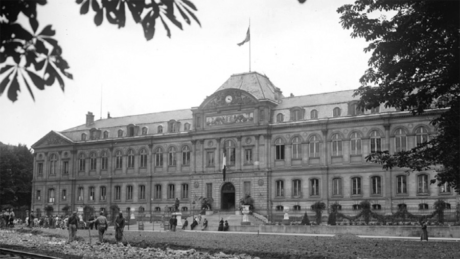 Ermeni Devrimci Federasyonu (Taşnaksutyun) Partisi Gençlik Kolları Merkezi “Bir Bütün Ermenistan, Adil Tazminat. Sevr Antlaşması’nın 100’üncü Yıldönümü” adlı kitabı yayımladı