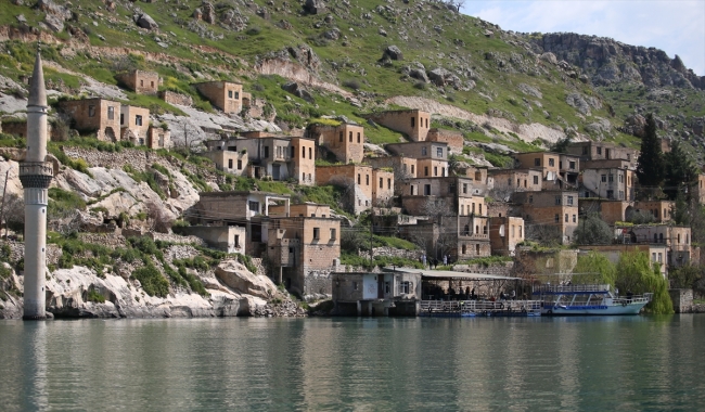 “Sakin Şehir” Halfeti eşsiz güzelliğiyle ziyaretçilerini bekliyor