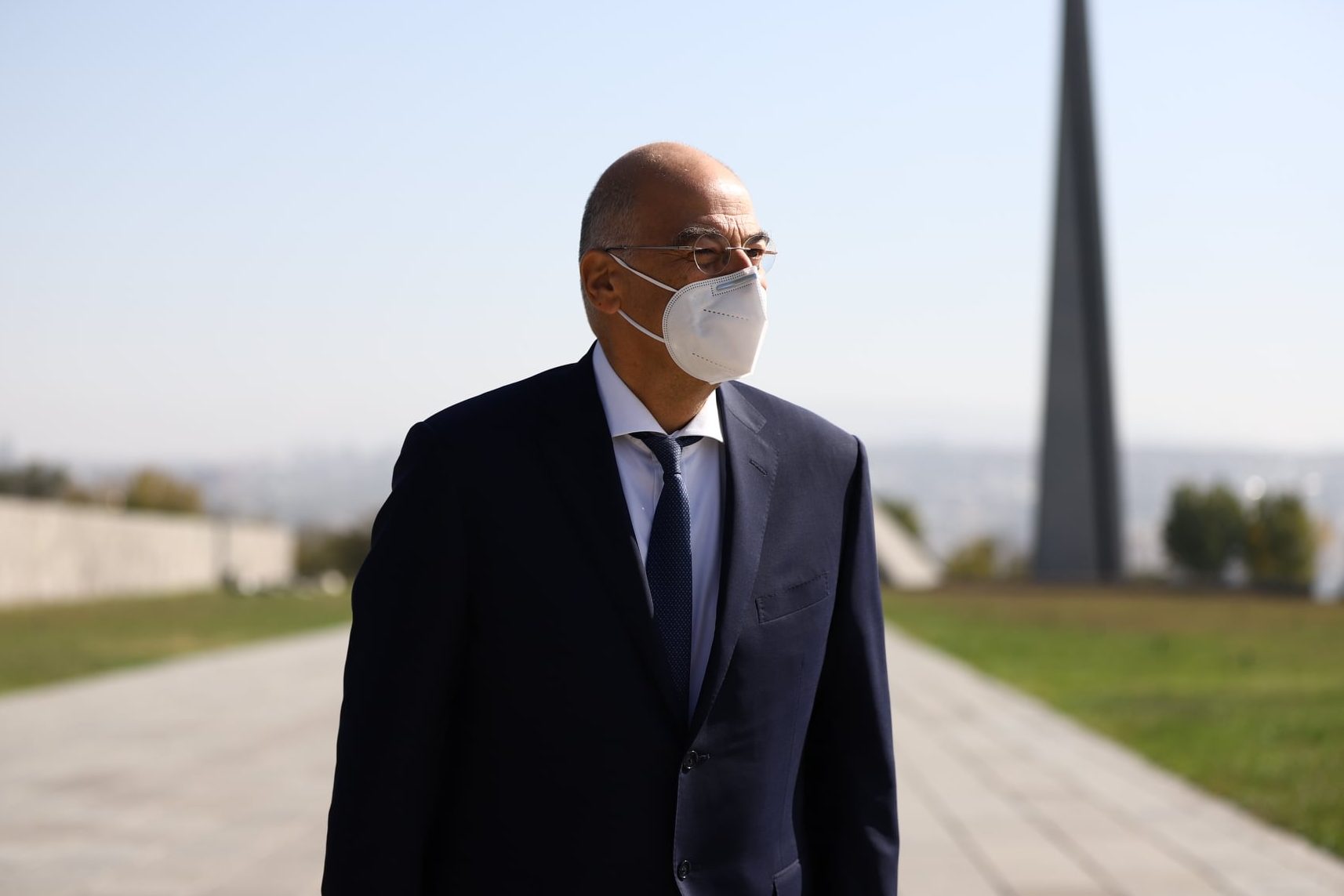 Yunanistan Dışişleri Bakanından Ermeni Soykırımı Kurbanlar Anıtı’na Ziyaret