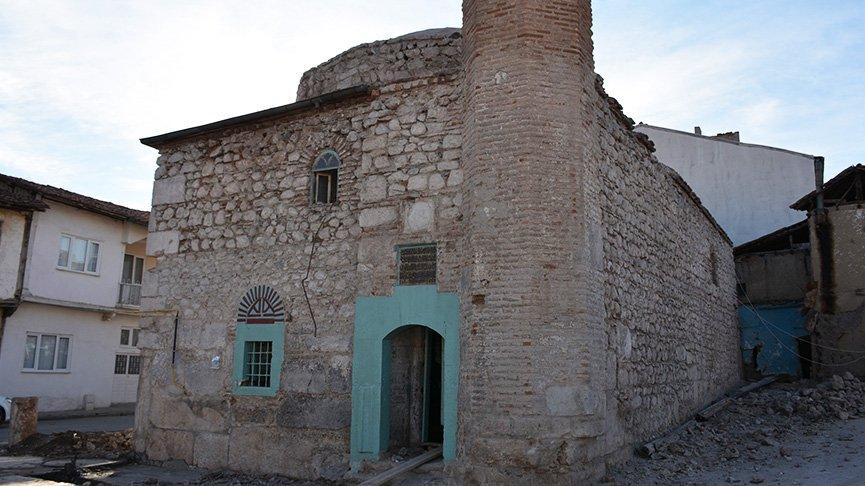 500 yıllık camide Roma dönemine ait taşlar çıktı