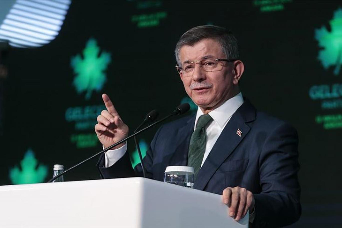 Davutoğlu’ndan Erdoğan’a: Bir darbe teşebbüsü olursa bilin ki şu anda yakınınızda olanlar sizi terk edebilir