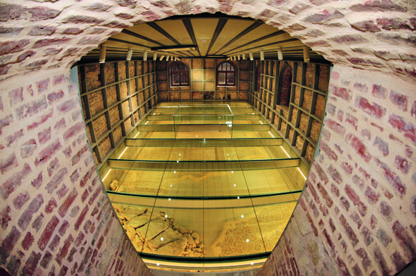 Tarihin ahengi Zeytinburnu mozaiklerinde