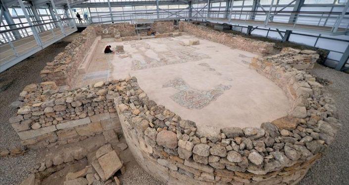 ‘Karadeniz’in Zeugması’ndaki mezardan 1800 yıllık ‘ölü hediyeleri’ çıktı