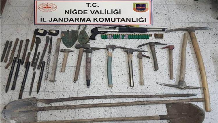Niğde’de define arayan 8 kişi yakalandı