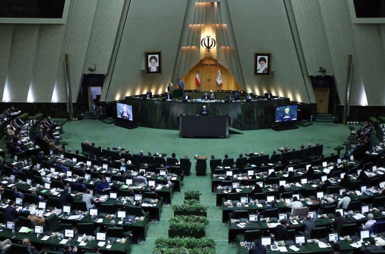 İran meclisinin 286 vekilinden 225’i Erdoğan’ı okuduğu şiir nedeniyle kınadı