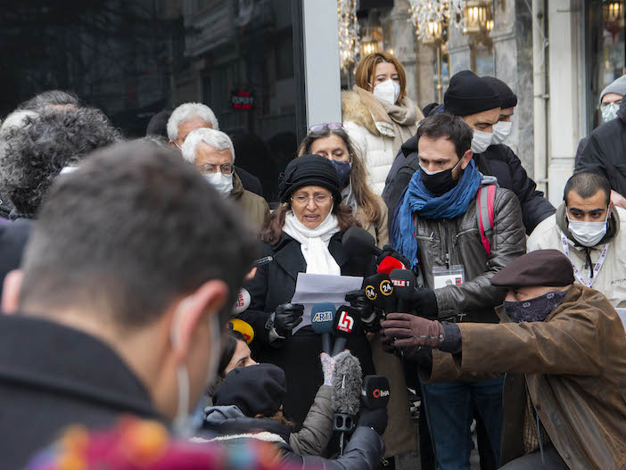 “Katil olmadığını kanıtlamak için adeta aptal olduğunu kanıtlamaya çalışan bir devlet”