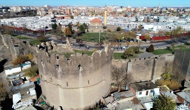 Sur’da 30 ila 100 bin liraya alınan evlerin yerine yapılan villalar satışta: Fiyatlar 2 milyona kadar çıkıyor