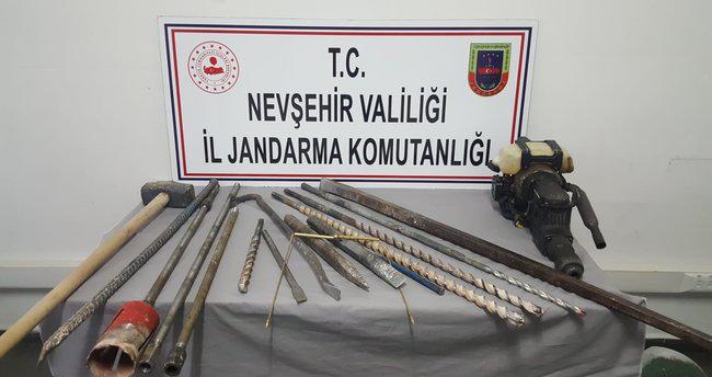 Defineciler suçüstü yakalandı