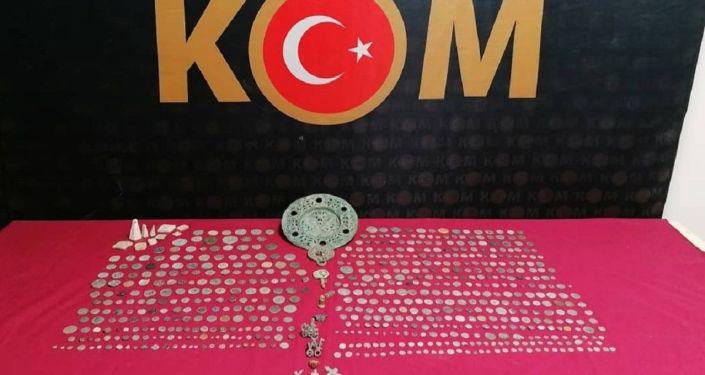 İzmir’de 661 adet tarihi eser ele geçirildi