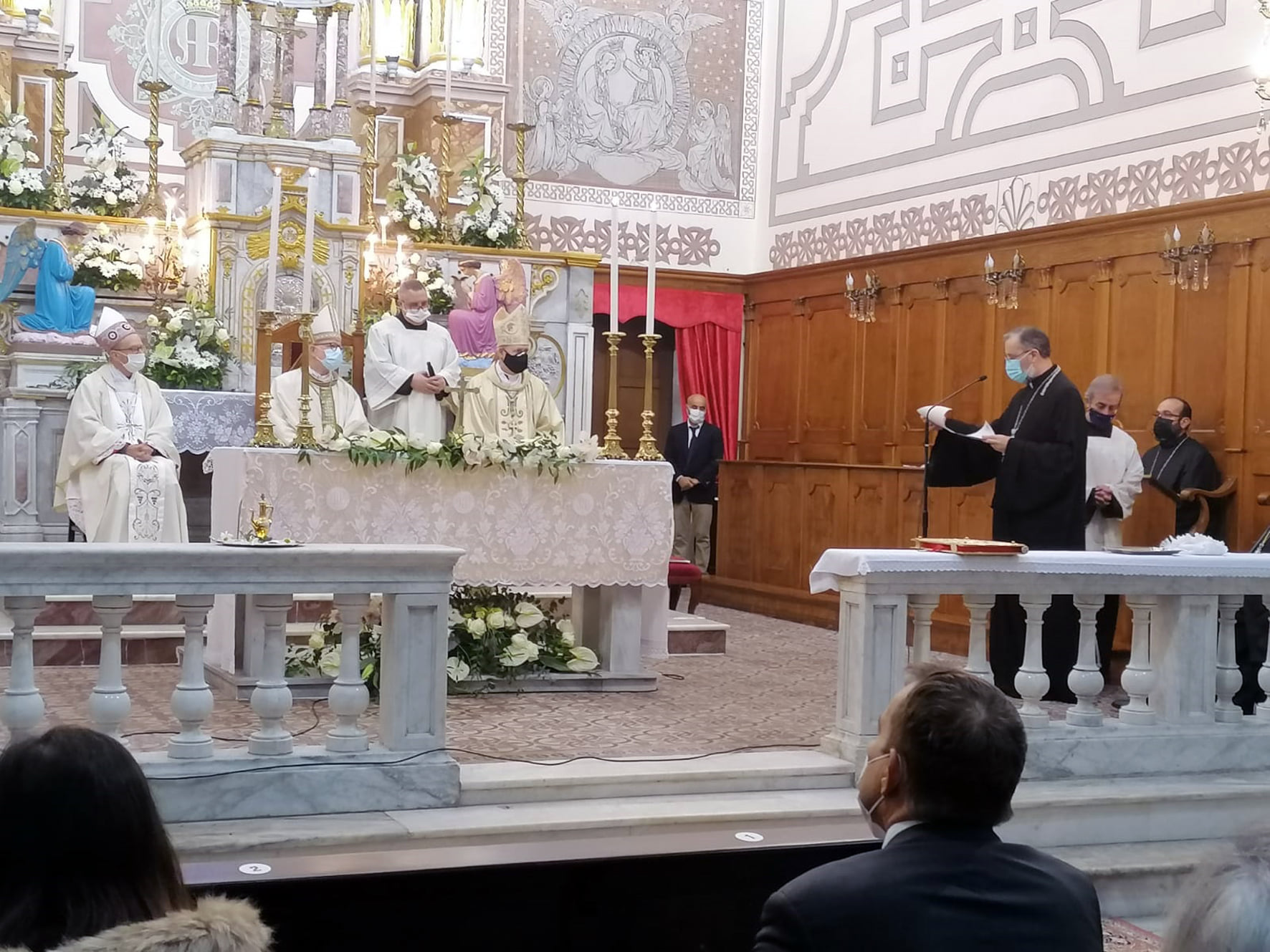 İzmir Latin Katolik Kilisesinin yeni dini önderinin takdisi gerçekleşti