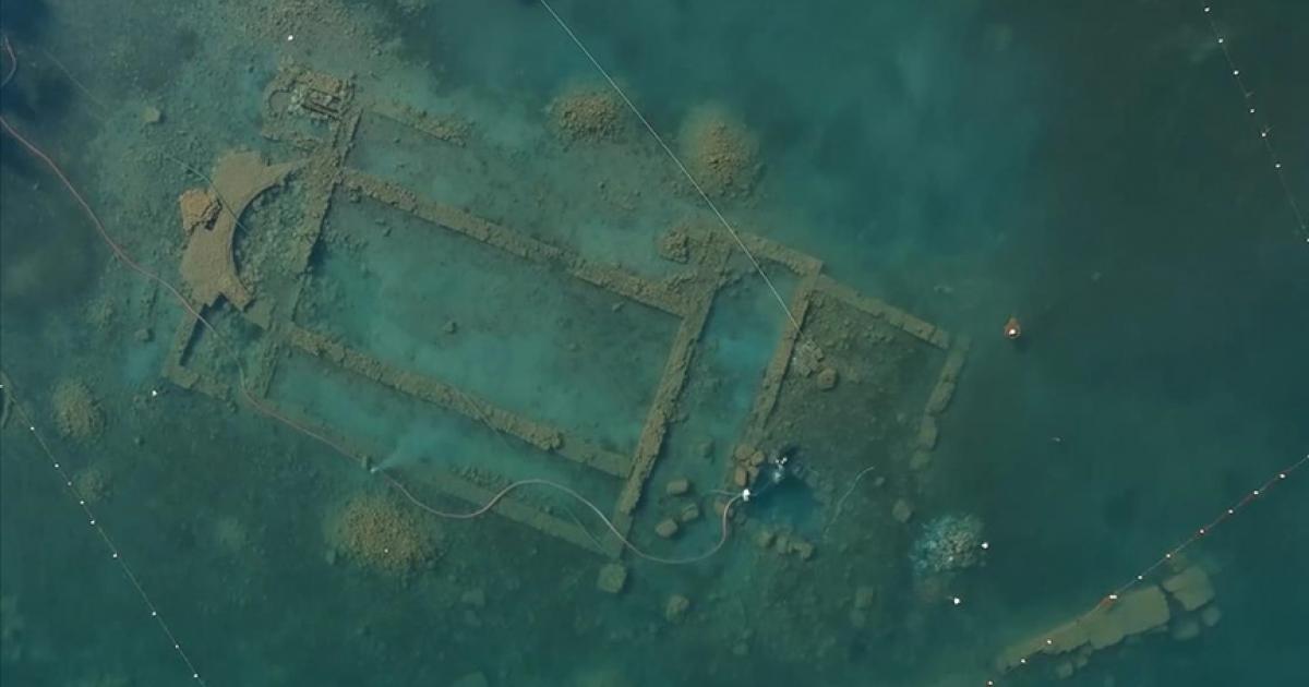 Tarih tesadüfleri sever…Yüzerken bulunan 2500 yıllık heykeller, doğa yürüşünde keşfedilen 5300 yaşındaki Otzi, metro kazısında çıkan Bizans limanı