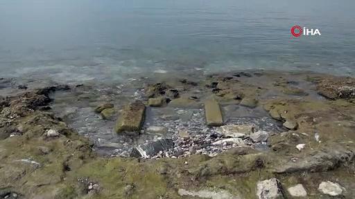 Kuşadası’nda su çekildi; tarih ortaya çıktı