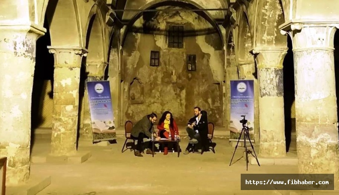 Mustafapaşa köyündeki tarihi kilisede şiir dinletisi