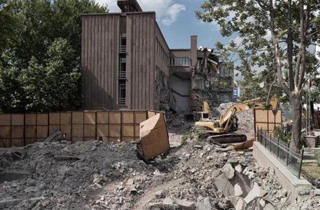 Ermeni ve Katolik mezarlarının üzerine dükkan yapılıyor