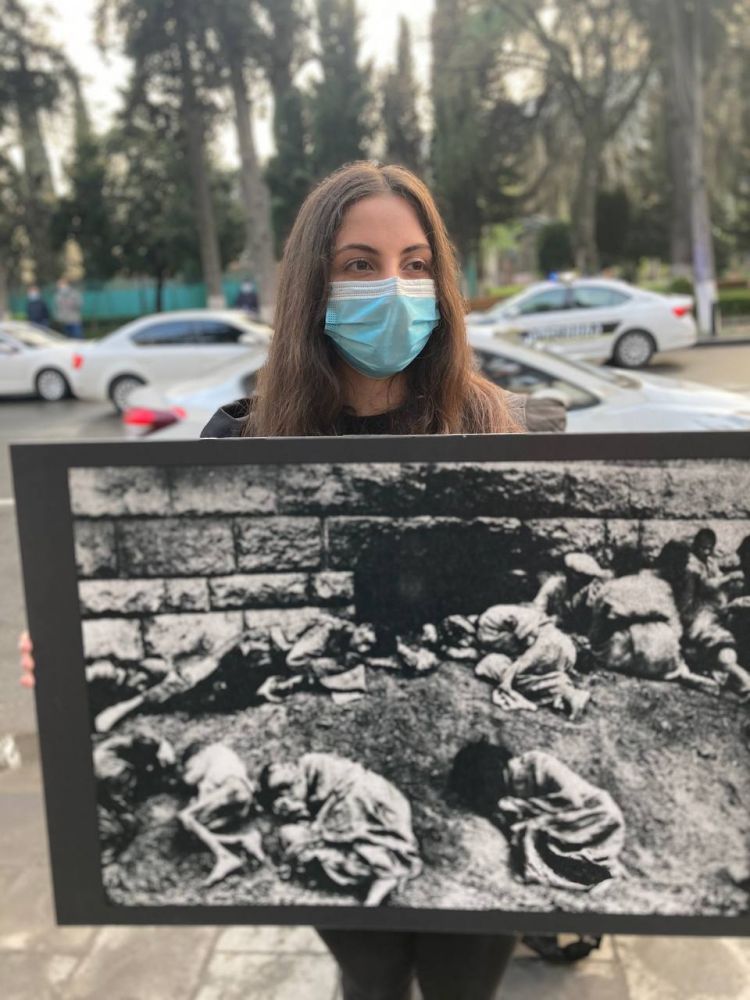 Ermeni Soykırımı’nın anısına Tiflis’te bir fotoğraf sergisi düzenlendi (foto)