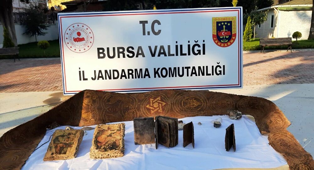 Bursa’da 2 bin yıllık altın işlemeli Tevrat ele geçirildi