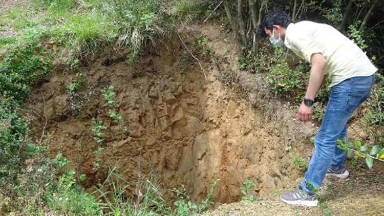 Sultangazi’deki ormanda inanılmaz görüntüler! Defineciler devasa çukurlar açtı