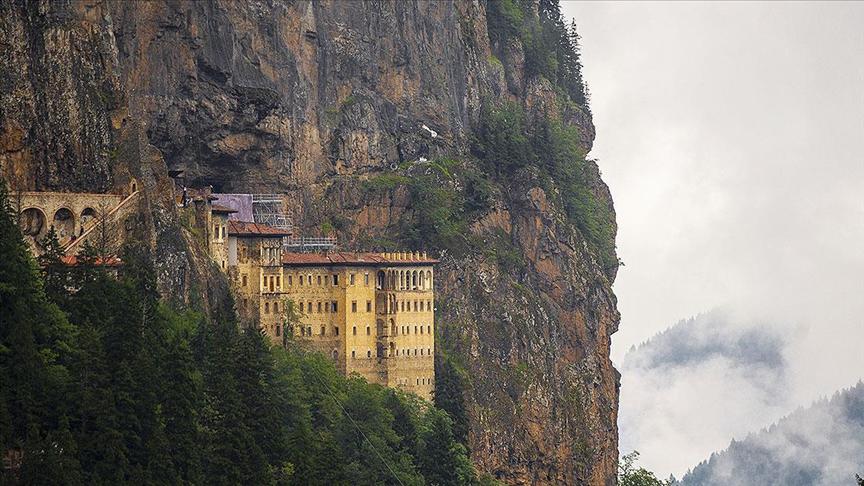 Sümela Manastırı’nın yüzde 35’lik kısmındaki restorasyon çalışmaları devam ediyor