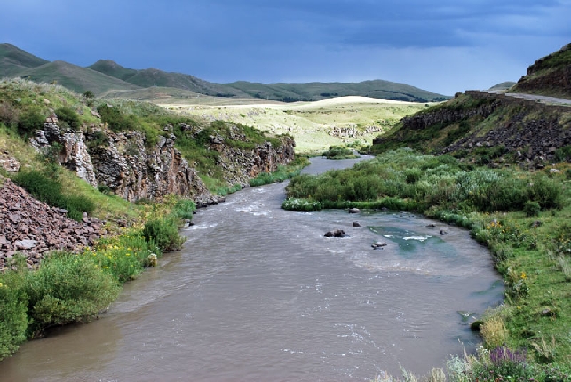 Ermenistan Ekonomi Bakanı: ”Kars’ta baraj inşa ettiler o yüzden sulama suyumuz azaldı”