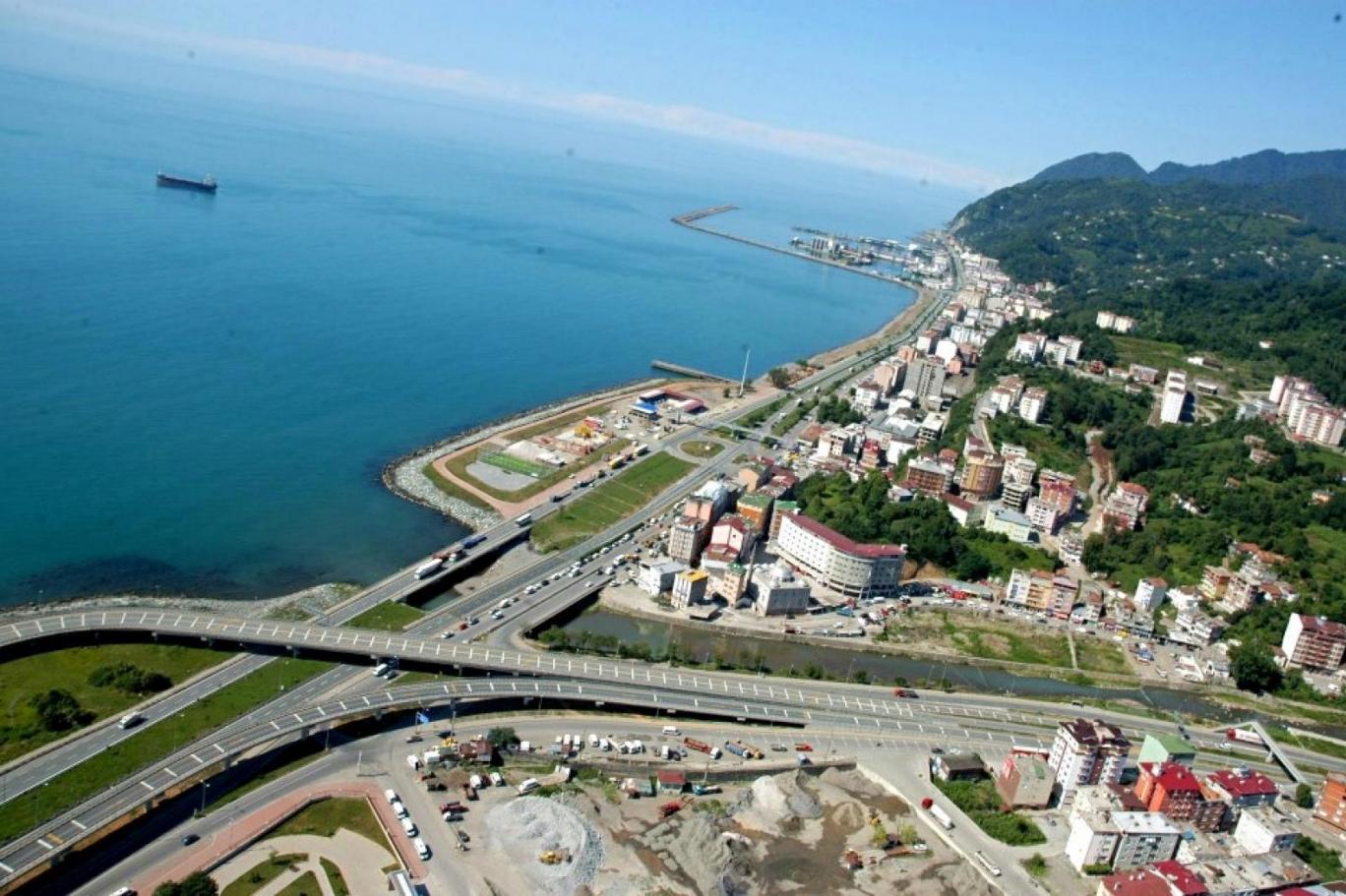 Hopa’da iki dönemin belediye başkanlığı arasında arazi kavgası: Eski belediye başkanı, “İmar planı değişikliği için Hopaspor’a 1 milyon lira bağış istendi” dedi, yeni belediye başkan yardımcısı yalanladı