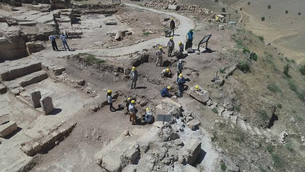 Zerzevan Kalesi’ndeki Mithras Tapınağı’na bağlantılı yapılar bulundu