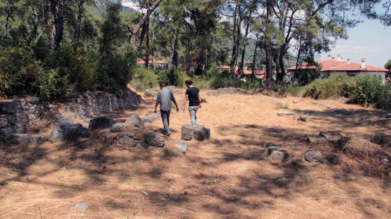 Akyaka’da tarihi kaleden sonra 2 kilise bulundu