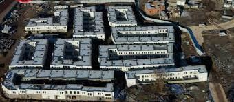 Diyarbakır Sur’da 5 yıldır yasaklı mahallelerde inşa edilen yapılar, cezaevine benzetildi