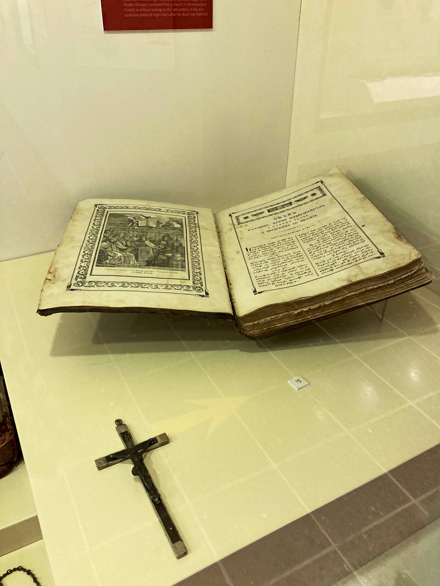 Amasya Müzesi’nde Ermeni İnciller sergileniyor, ancak Ermenice oldukları dile getirilmiyor (foto)