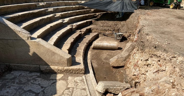 Antik tiyatronun son basamakları da gün yüzüne çıktı