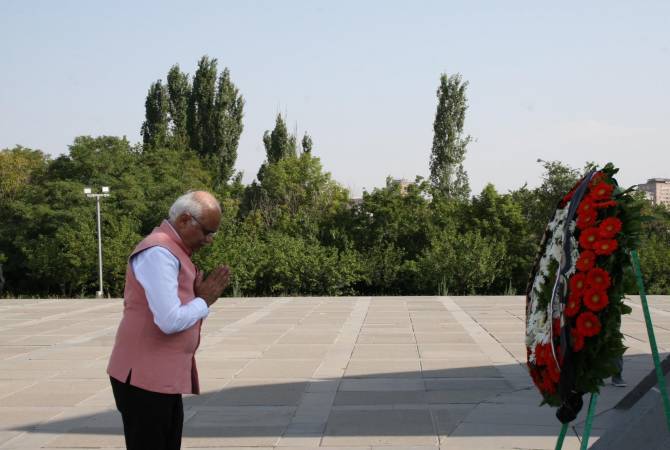 Hindistan Parlamento Üyesi Viney Sahasrabudhe Ermeni Soykırımı Anıtı’nı ziyaret etti