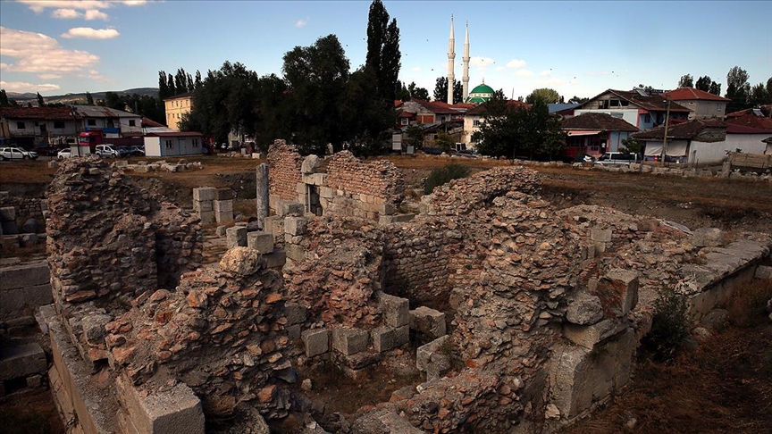 Antik kentin üzerine kurulu ilçede yer arayışı