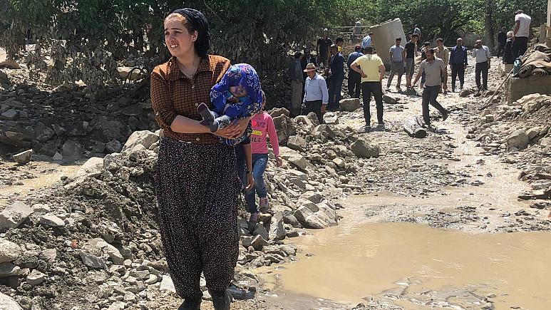 Van’da dün 6 evin yıkıldığı mahallede ikinci kez sel felaketi yaşandı