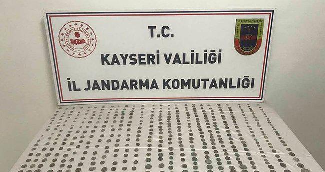 Kayseri’de (Kesaria-‘Akunq’ web sitesi) Roma ve Bizans dönemine ait 851 sikke ele geçirildi