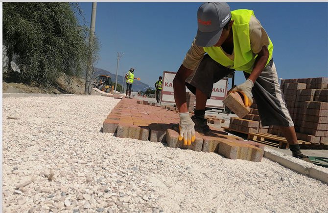 Demre Sahil Yolu’nda turistler rahatça dolaşabilecek!
