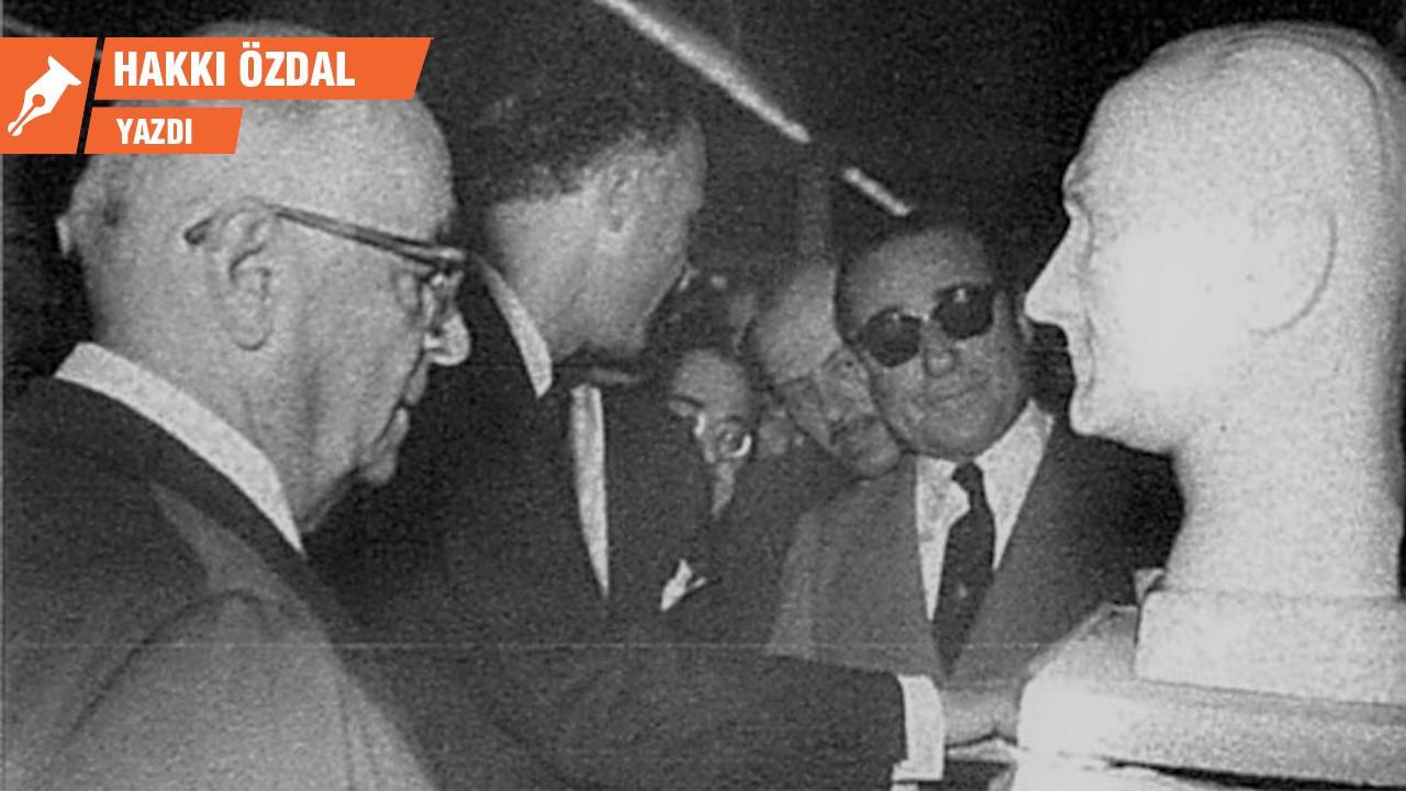 Menderes’in elini yakan büst