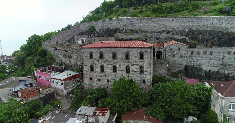 Yangın sonrası 2 bin yıllık şapel ortaya çıktı