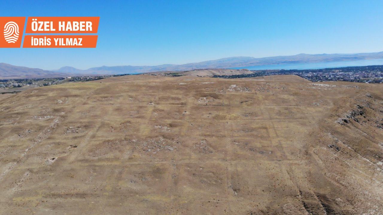 Van’da defineciler Urartu mirasını iş makineleriyle tahrip ediyor