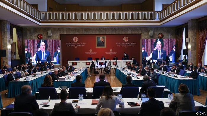 Çavuşoğlu ile HDP arasında “Kürt düşmanlığı” polemiği